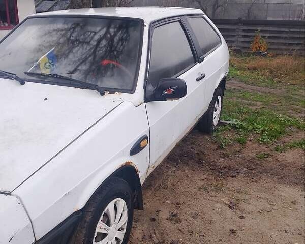 Белый ВАЗ 2108, объемом двигателя 1.1 л и пробегом 175 тыс. км за 600 $, фото 2 на Automoto.ua