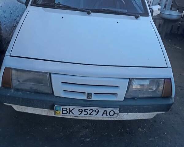 Белый ВАЗ 2108, объемом двигателя 1.5 л и пробегом 567 тыс. км за 500 $, фото 1 на Automoto.ua
