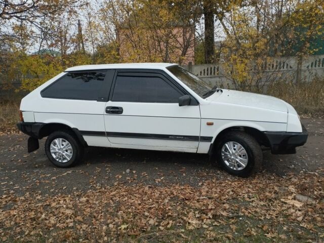 Белый ВАЗ 2108, объемом двигателя 1.5 л и пробегом 300 тыс. км за 1000 $, фото 2 на Automoto.ua