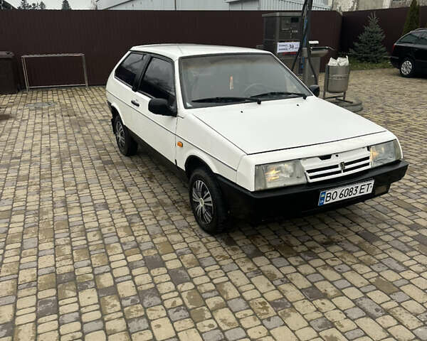 Белый ВАЗ 2108, объемом двигателя 1.29 л и пробегом 150 тыс. км за 700 $, фото 2 на Automoto.ua