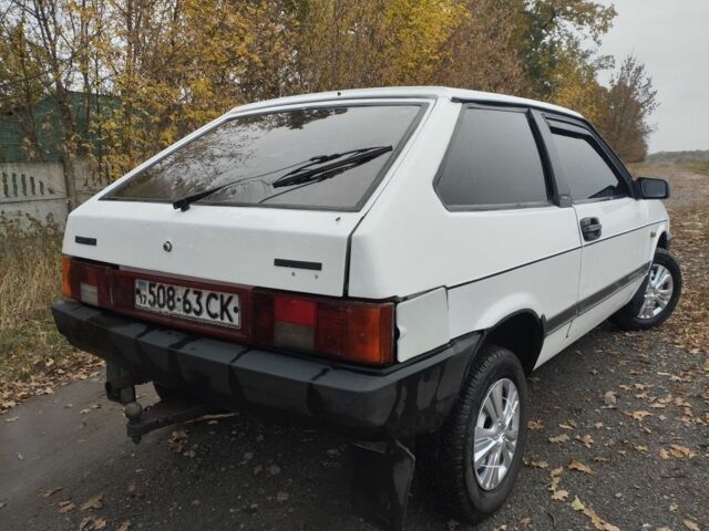 Белый ВАЗ 2108, объемом двигателя 1.5 л и пробегом 300 тыс. км за 1000 $, фото 3 на Automoto.ua