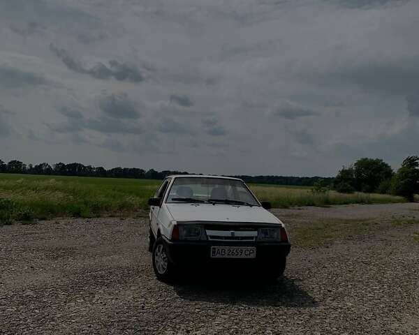 Белый ВАЗ 2108, объемом двигателя 1.5 л и пробегом 65 тыс. км за 1000 $, фото 2 на Automoto.ua