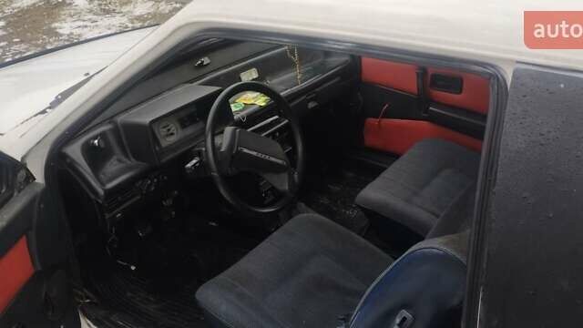 Белый ВАЗ 2108, объемом двигателя 1.3 л и пробегом 2 тыс. км за 500 $, фото 4 на Automoto.ua