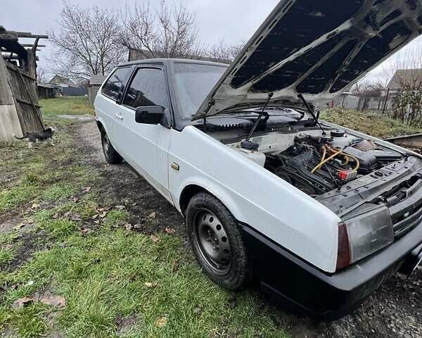 Белый ВАЗ 2108, объемом двигателя 1.3 л и пробегом 200 тыс. км за 1500 $, фото 1 на Automoto.ua