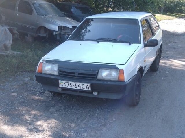 Белый ВАЗ 2108, объемом двигателя 1.3 л и пробегом 100 тыс. км за 583 $, фото 1 на Automoto.ua