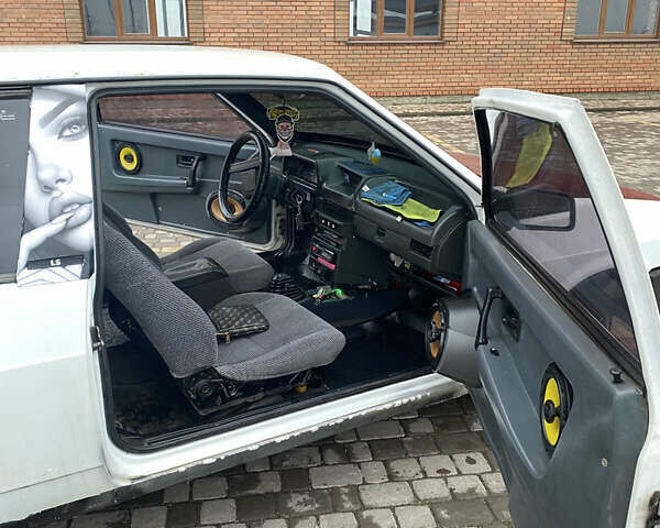 Белый ВАЗ 2108, объемом двигателя 1.5 л и пробегом 90 тыс. км за 850 $, фото 12 на Automoto.ua