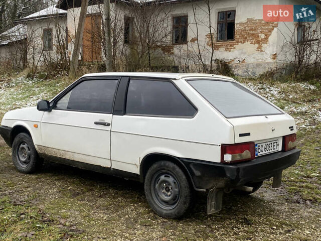 Белый ВАЗ 2108, объемом двигателя 1.29 л и пробегом 300 тыс. км за 650 $, фото 1 на Automoto.ua