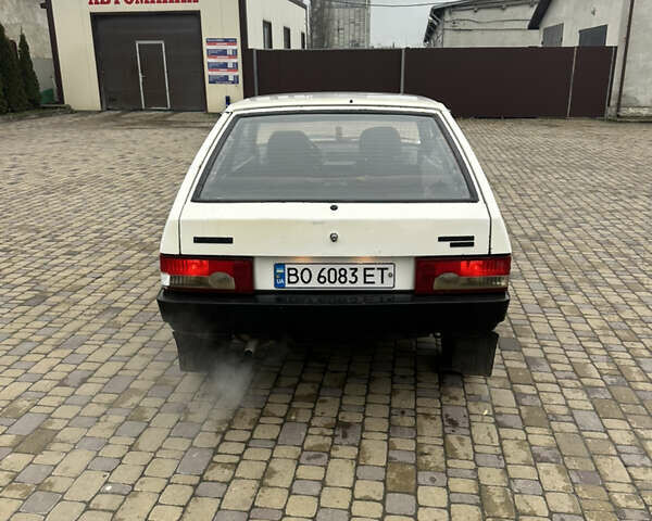 Белый ВАЗ 2108, объемом двигателя 1.29 л и пробегом 150 тыс. км за 700 $, фото 4 на Automoto.ua