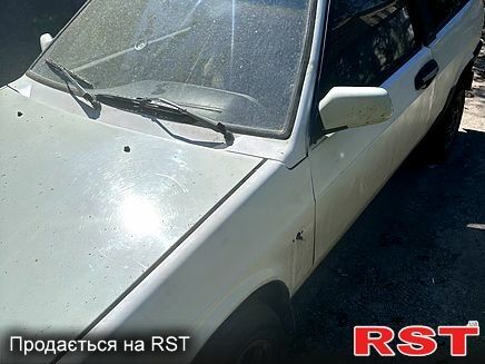 Белый ВАЗ 2108, объемом двигателя 1.3 л и пробегом 300 тыс. км за 670 $, фото 2 на Automoto.ua