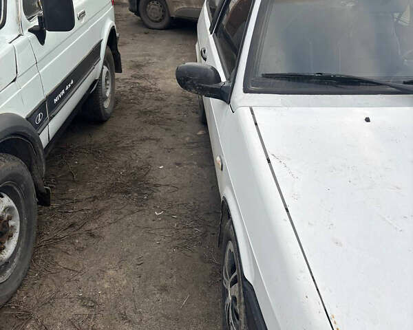 Белый ВАЗ 2108, объемом двигателя 1.5 л и пробегом 70 тыс. км за 1300 $, фото 5 на Automoto.ua
