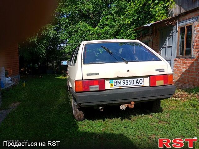 Белый ВАЗ 2108, объемом двигателя 1.3 л и пробегом 300 тыс. км за 1200 $, фото 3 на Automoto.ua