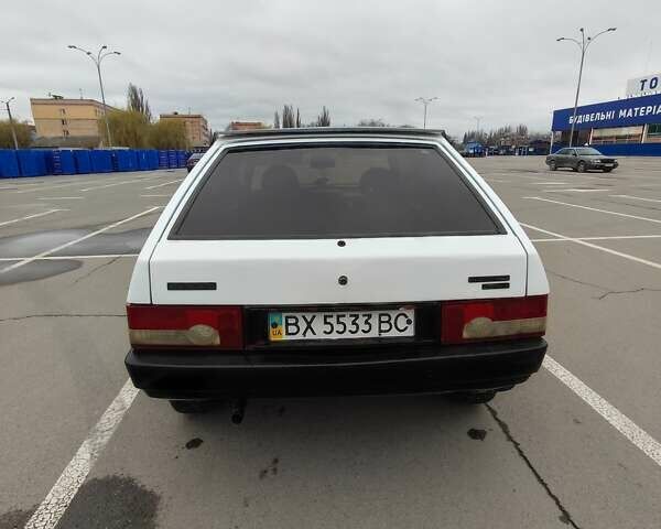 Белый ВАЗ 2108, объемом двигателя 1.5 л и пробегом 350 тыс. км за 900 $, фото 4 на Automoto.ua