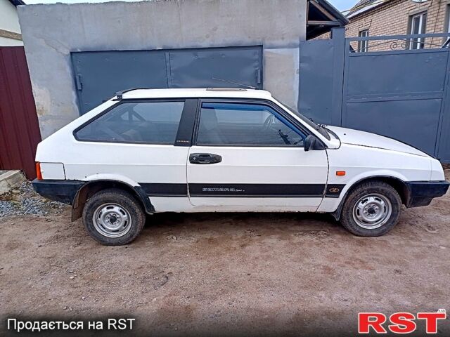 Белый ВАЗ 2108, объемом двигателя 1.3 л и пробегом 100 тыс. км за 850 $, фото 2 на Automoto.ua
