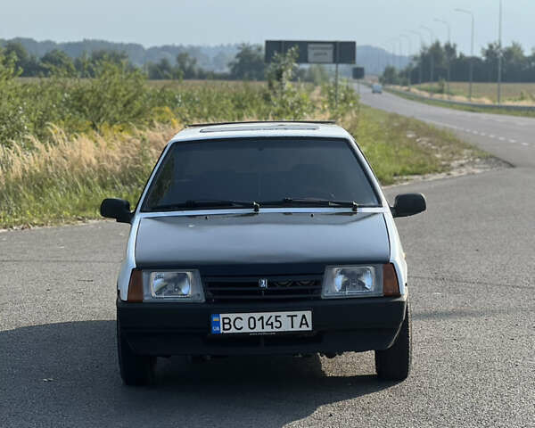 Белый ВАЗ 2108, объемом двигателя 1.5 л и пробегом 220 тыс. км за 1100 $, фото 1 на Automoto.ua