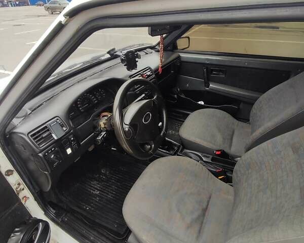 Белый ВАЗ 2108, объемом двигателя 1.5 л и пробегом 350 тыс. км за 900 $, фото 2 на Automoto.ua