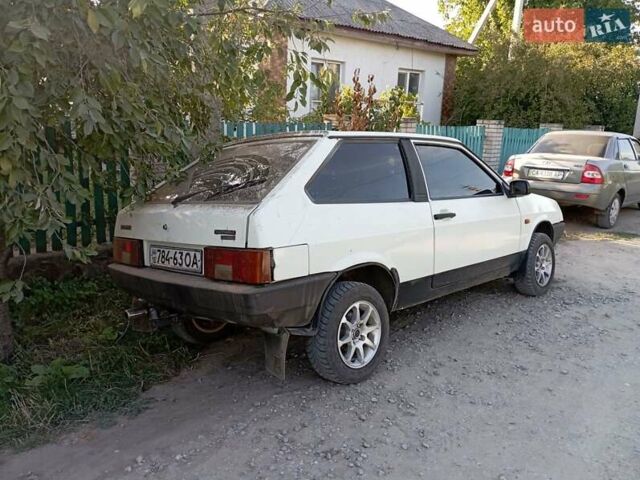 Белый ВАЗ 2108, объемом двигателя 1.5 л и пробегом 300 тыс. км за 700 $, фото 2 на Automoto.ua