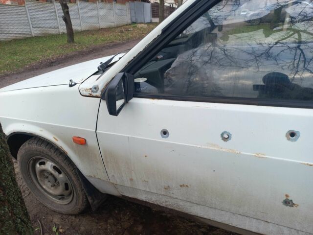 Белый ВАЗ 2108, объемом двигателя 1.3 л и пробегом 95 тыс. км за 850 $, фото 3 на Automoto.ua