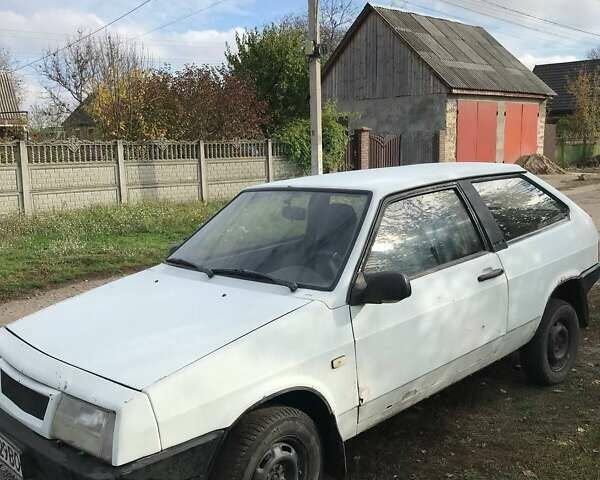 Белый ВАЗ 2108, объемом двигателя 1.3 л и пробегом 380 тыс. км за 591 $, фото 3 на Automoto.ua