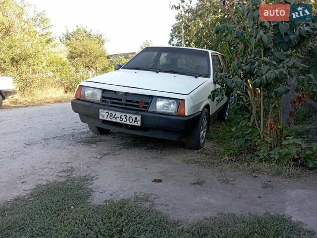 Белый ВАЗ 2108, объемом двигателя 1.5 л и пробегом 300 тыс. км за 700 $, фото 5 на Automoto.ua
