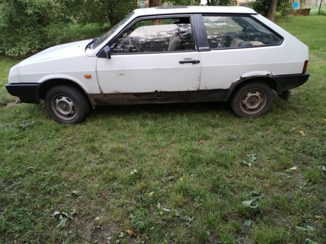 Белый ВАЗ 2108, объемом двигателя 1 л и пробегом 176 тыс. км за 470 $, фото 1 на Automoto.ua