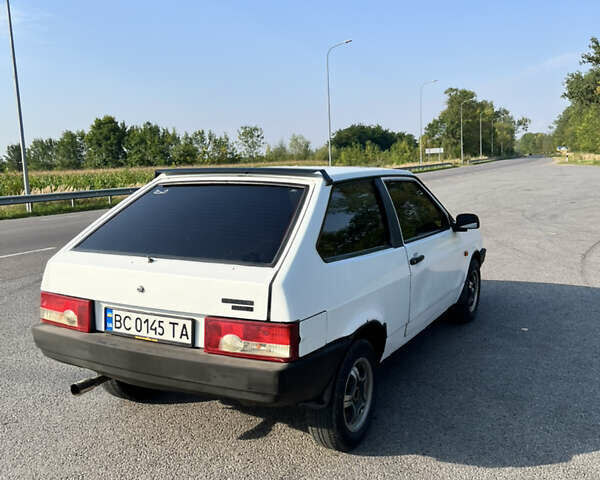 Белый ВАЗ 2108, объемом двигателя 1.5 л и пробегом 220 тыс. км за 600 $, фото 1 на Automoto.ua