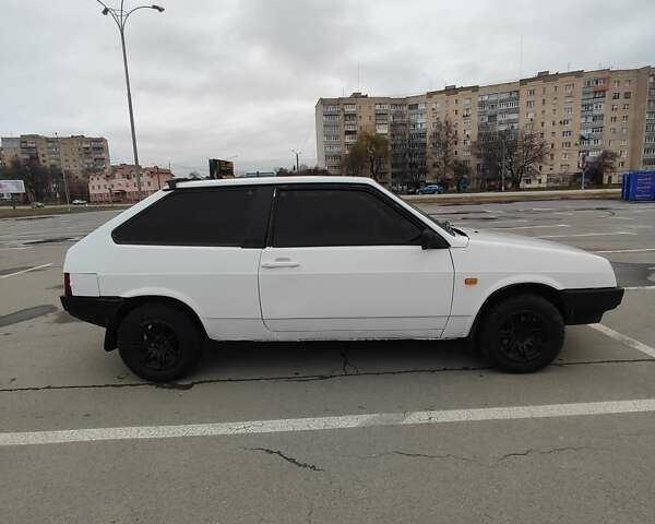 Белый ВАЗ 2108, объемом двигателя 1.5 л и пробегом 350 тыс. км за 900 $, фото 5 на Automoto.ua