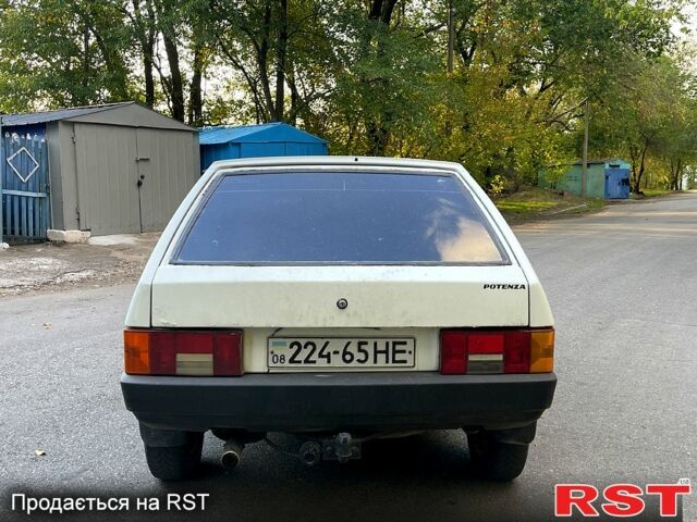 Белый ВАЗ 2108, объемом двигателя 1.5 л и пробегом 368 тыс. км за 799 $, фото 2 на Automoto.ua