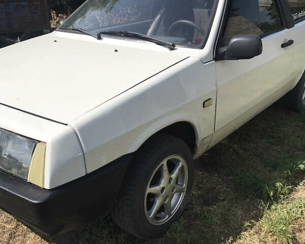Белый ВАЗ 2108, объемом двигателя 1.5 л и пробегом 100 тыс. км за 1300 $, фото 5 на Automoto.ua