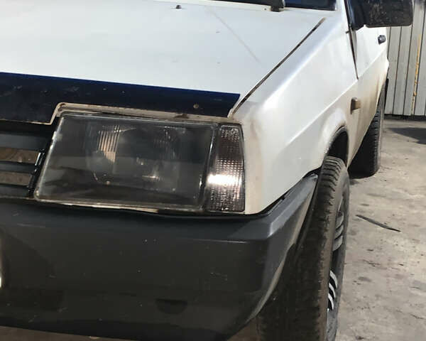 Белый ВАЗ 2108, объемом двигателя 1.5 л и пробегом 100 тыс. км за 799 $, фото 4 на Automoto.ua