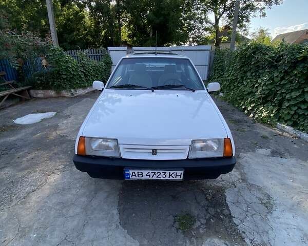 Белый ВАЗ 2108, объемом двигателя 1.5 л и пробегом 250 тыс. км за 1250 $, фото 2 на Automoto.ua
