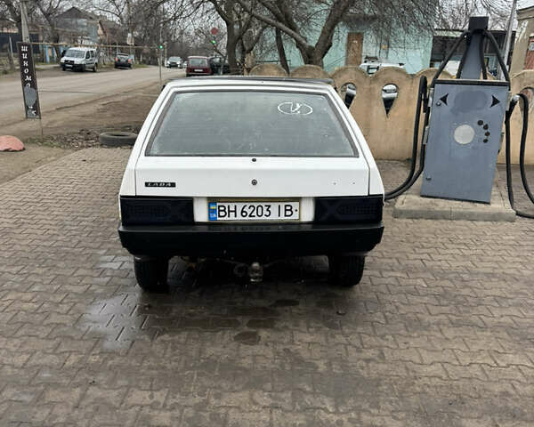 Белый ВАЗ 2108, объемом двигателя 1.1 л и пробегом 150 тыс. км за 600 $, фото 1 на Automoto.ua