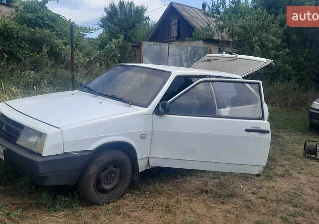 Белый ВАЗ 2108, объемом двигателя 1.5 л и пробегом 500 тыс. км за 672 $, фото 5 на Automoto.ua