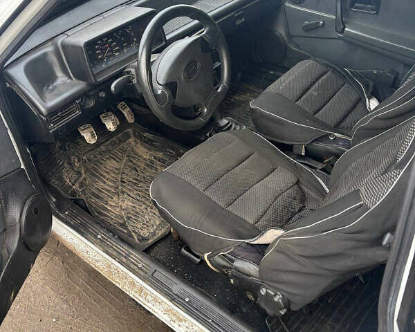 Белый ВАЗ 2108, объемом двигателя 1.5 л и пробегом 70 тыс. км за 1300 $, фото 1 на Automoto.ua