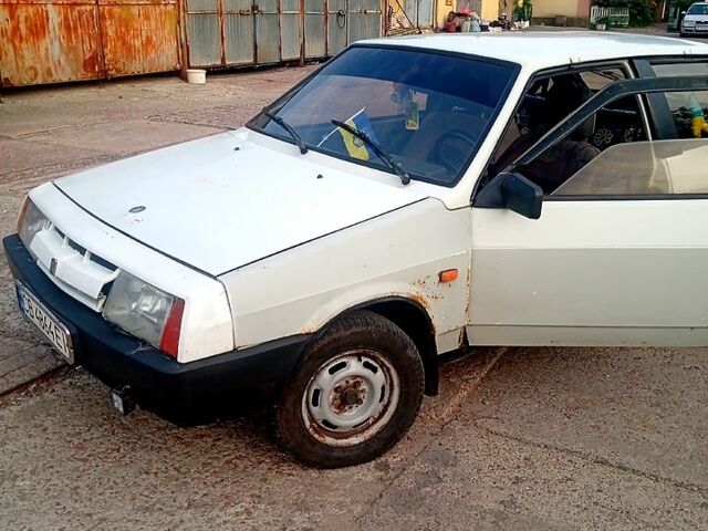 Белый ВАЗ 2108, объемом двигателя 1.3 л и пробегом 300 тыс. км за 1590 $, фото 2 на Automoto.ua