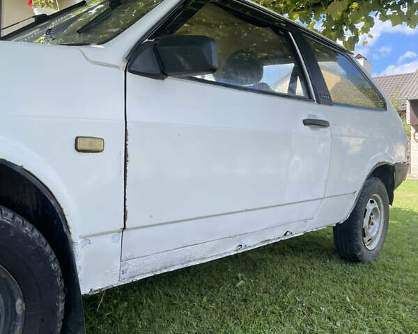 ВАЗ 2108 1993 у Львові на Automoto.ua Білий ВАЗ 2108, об'ємом двигуна 1.29 л та пробігом 70 тис. км за 400 $, фото 5 на Automoto.ua