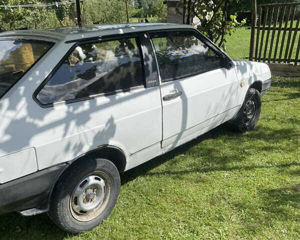 ВАЗ 2108 1993 у Львові на Automoto.ua Білий ВАЗ 2108, об'ємом двигуна 1.29 л та пробігом 70 тис. км за 400 $, фото 1 на Automoto.ua