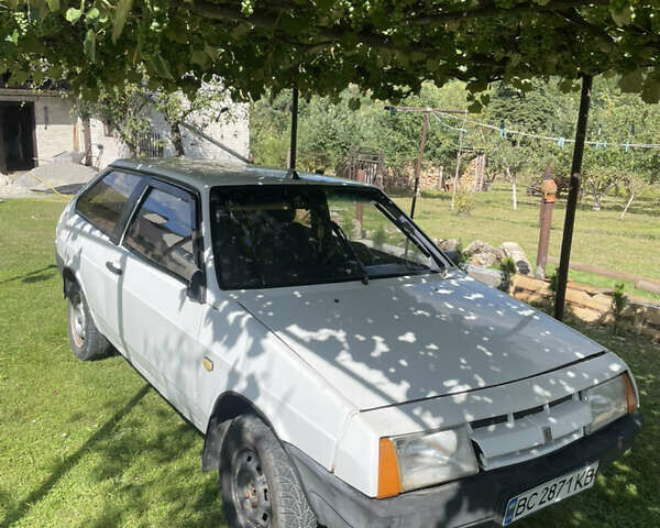 ВАЗ 2108 1993 у Львові на Automoto.ua Білий ВАЗ 2108, об'ємом двигуна 1.29 л та пробігом 70 тис. км за 400 $, фото 3 на Automoto.ua