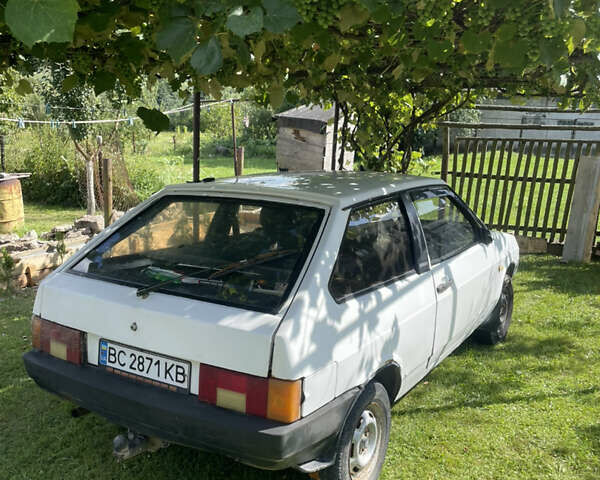 ВАЗ 2108 1993 у Львові на Automoto.ua Білий ВАЗ 2108, об'ємом двигуна 1.29 л та пробігом 70 тис. км за 400 $, фото 2 на Automoto.ua