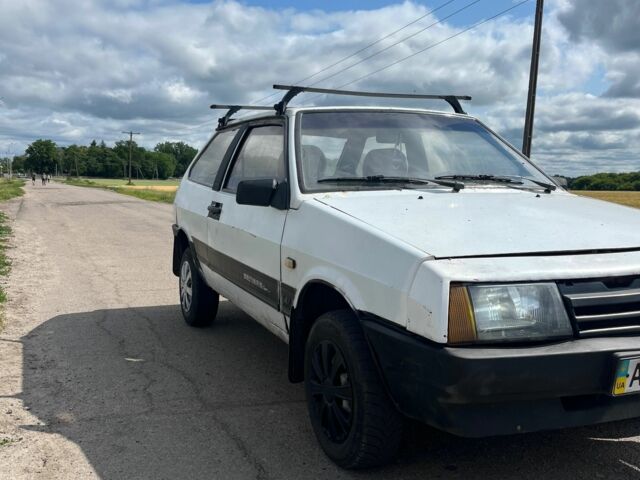 Белый ВАЗ 2108, объемом двигателя 1.3 л и пробегом 180 тыс. км за 450 $, фото 1 на Automoto.ua