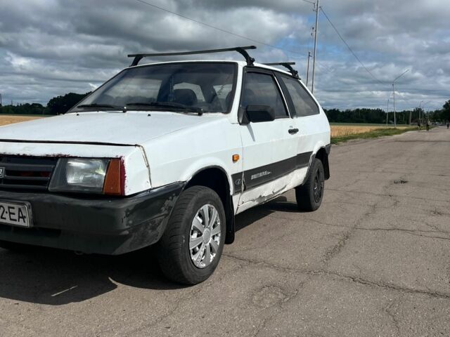 Белый ВАЗ 2108, объемом двигателя 1.3 л и пробегом 180 тыс. км за 450 $, фото 2 на Automoto.ua