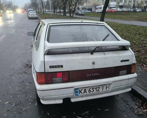 Белый ВАЗ 2108, объемом двигателя 1.5 л и пробегом 180 тыс. км за 473 $, фото 2 на Automoto.ua