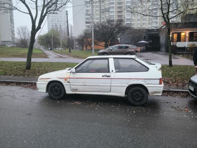 Белый ВАЗ 2108, объемом двигателя 1.5 л и пробегом 180 тыс. км за 473 $, фото 2 на Automoto.ua