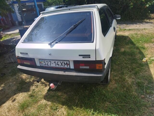 Белый ВАЗ 2108, объемом двигателя 1 л и пробегом 889 тыс. км за 700 $, фото 1 на Automoto.ua