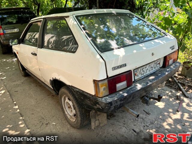 Белый ВАЗ 2108, объемом двигателя 1.5 л и пробегом 200 тыс. км за 600 $, фото 2 на Automoto.ua
