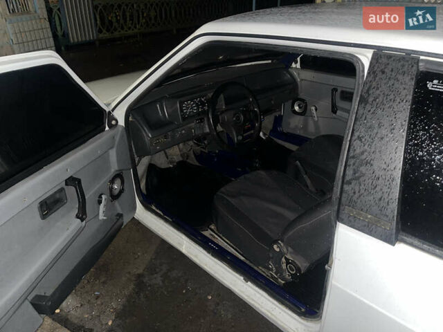 Белый ВАЗ 2108, объемом двигателя 1.3 л и пробегом 100 тыс. км за 600 $, фото 4 на Automoto.ua