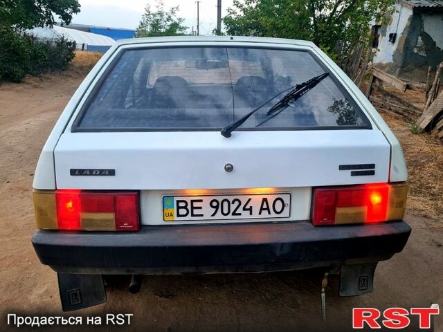 Белый ВАЗ 2108, объемом двигателя 1.3 л и пробегом 147 тыс. км за 999 $, фото 2 на Automoto.ua