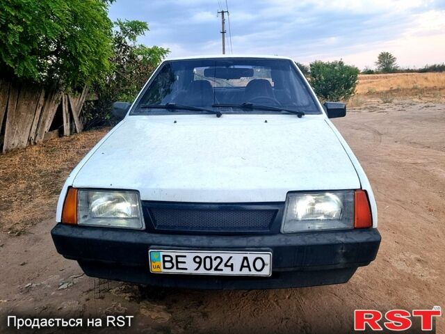 Белый ВАЗ 2108, объемом двигателя 1.3 л и пробегом 147 тыс. км за 999 $, фото 5 на Automoto.ua