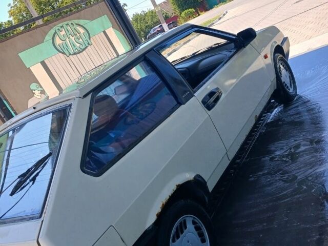 Белый ВАЗ 2108, объемом двигателя 1.5 л и пробегом 80 тыс. км за 1500 $, фото 3 на Automoto.ua