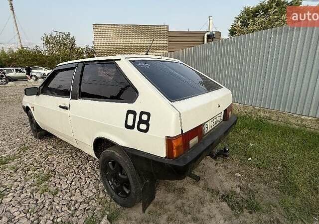 Белый ВАЗ 2108, объемом двигателя 1.5 л и пробегом 200 тыс. км за 550 $, фото 3 на Automoto.ua