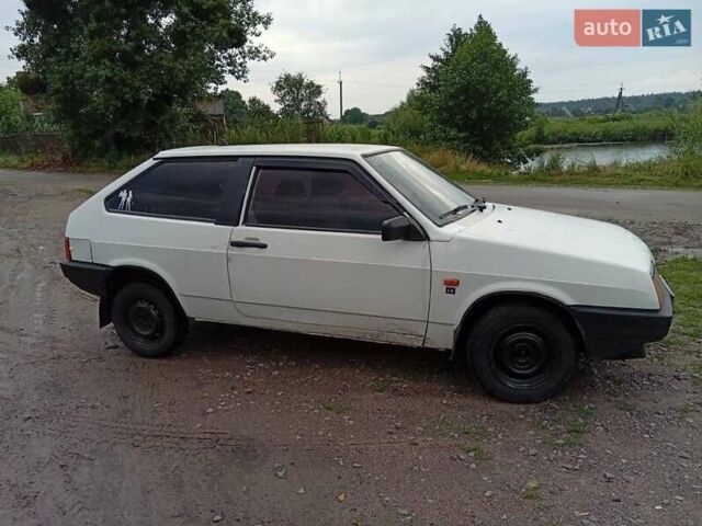 Белый ВАЗ 2108, объемом двигателя 1.1 л и пробегом 100 тыс. км за 527 $, фото 2 на Automoto.ua
